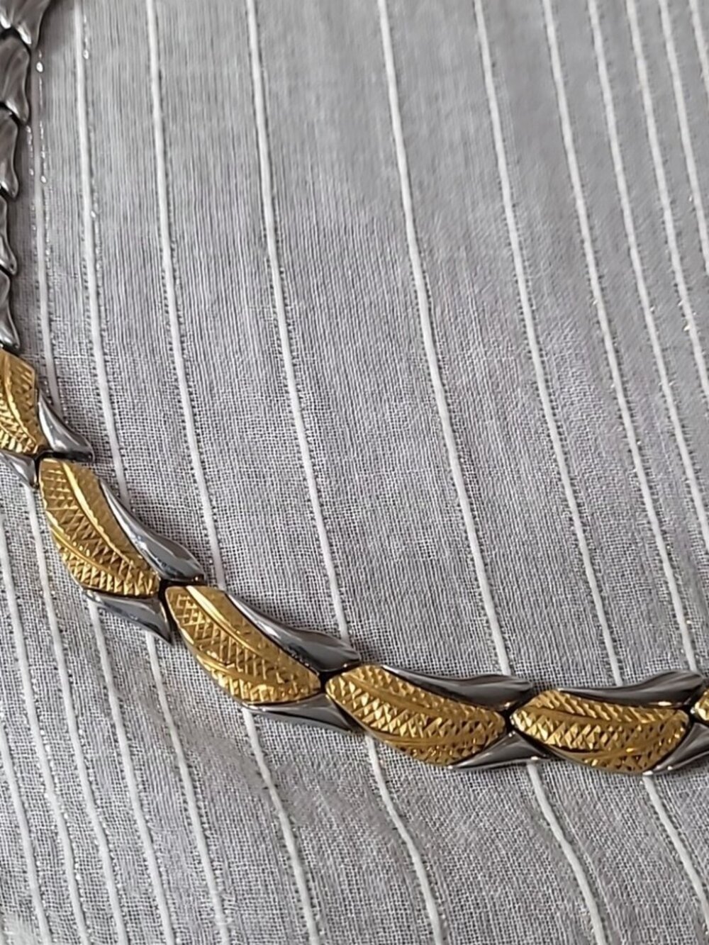 Vintage Two-Tone Stainless Steel 16" Leaf Link Collar Choker Necklace - Excellen - Picture 8 of 16